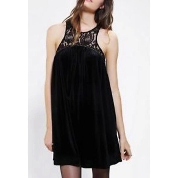 Urban Outfitter's Dress Trapeze Black Velvet Lace Witchy Sihouette Dark … - Picture 2 of 11